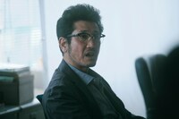 ABEMAオリジナルドラマ「透明なわたしたち」より、渋川清彦演じる田嶋健一。