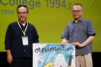 左からリュウ・ジエン、山村浩二。