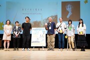 左からシシヤマザキ、出合小都美、川村真司、八代健志、大谷たらふ、羅絲佳、円戸サヤ。