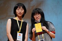 左からムン・スジン、シ・セッセイ。