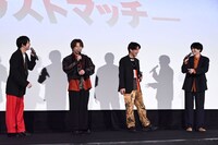 アニメ「ハイキュー!!」の10年間で内山昂輝（右端）が社交的になったとからかう共演者たち。