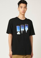 「きみの色」グラニフコラボTシャツの着用イメージ。