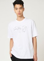 「きみの色」グラニフコラボTシャツの着用イメージ。