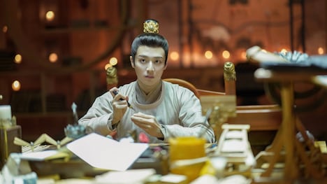 中国ドラマ「オレ様陛下と溺愛未満」より、チェン・ジンコー（陳靖可）演じる祁炎。