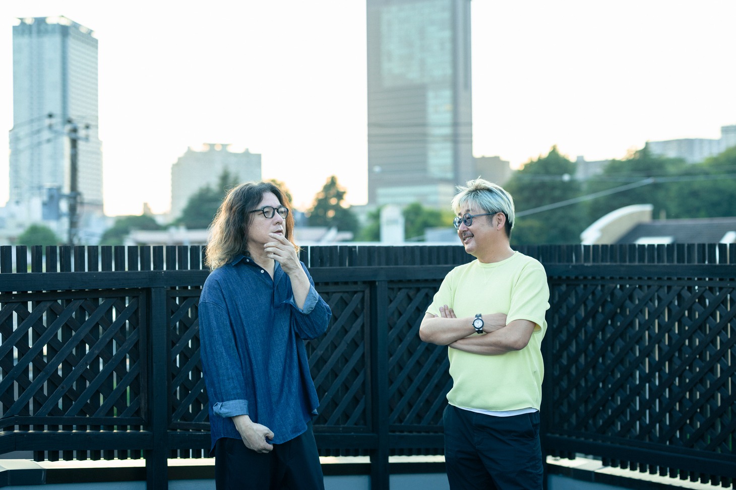 左から岩井俊二、紀伊宗之。