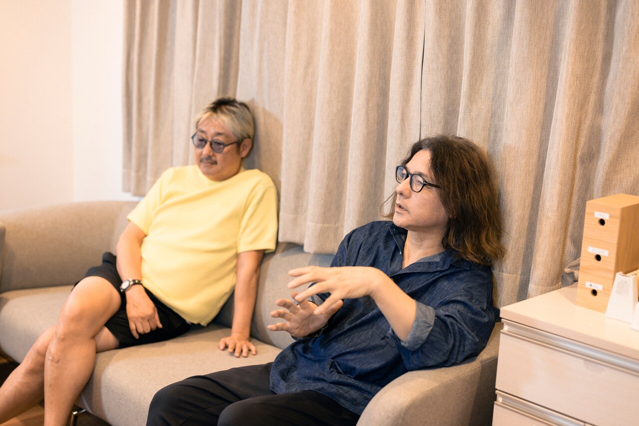 左から紀伊宗之、岩井俊二。