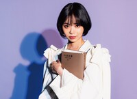 神波亮子役の趣里。