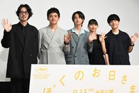 「ぼくのお日さま」ジャパンプレミアの様子。左から若葉竜也、池松壮亮、越山敬達、中西希亜良、奥山大史。
