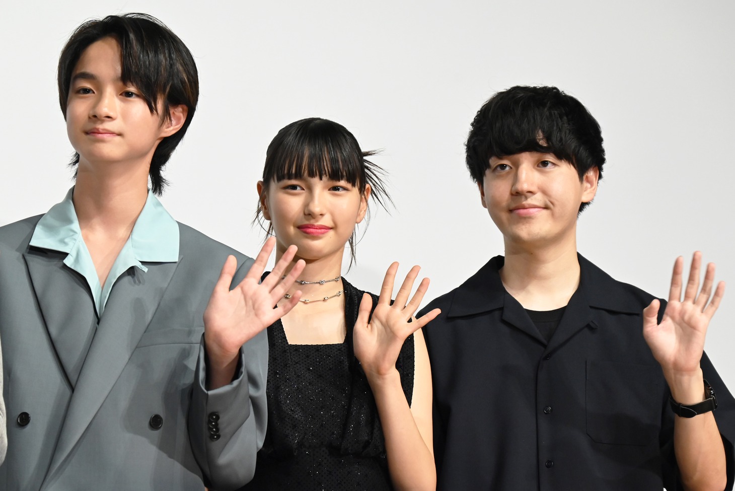 左から越山敬達、中西希亜良、奥山大史。