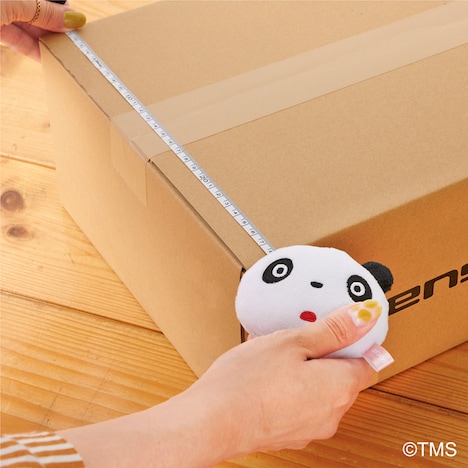 「パンちゃんのぬいぐるみメジャー（税込1870円）」の使用イメージ。