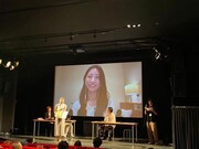 「私は、私と、私が、私を、」監督・伊藤里菜の受賞の様子。