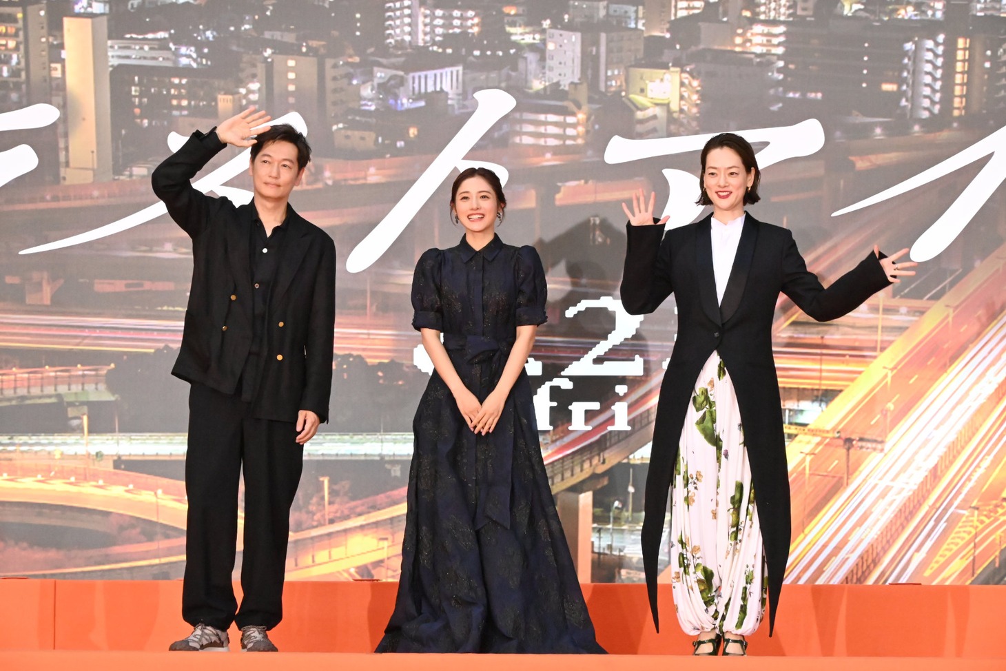 左から井浦新、石原さとみ、市川実日子。