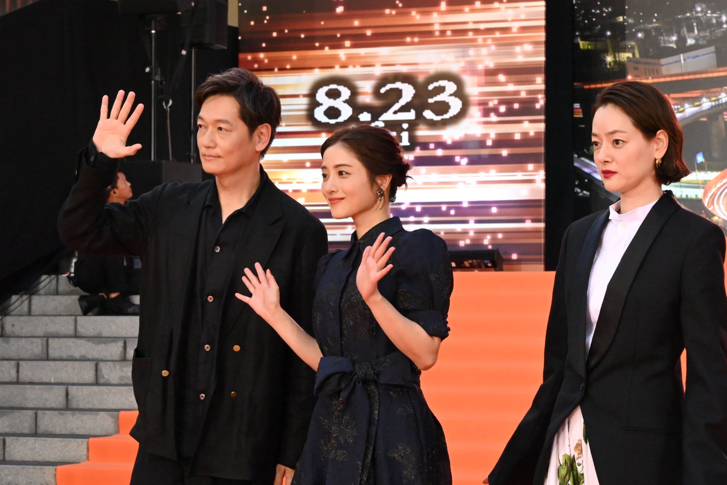 左から井浦新、石原さとみ、市川実日子。