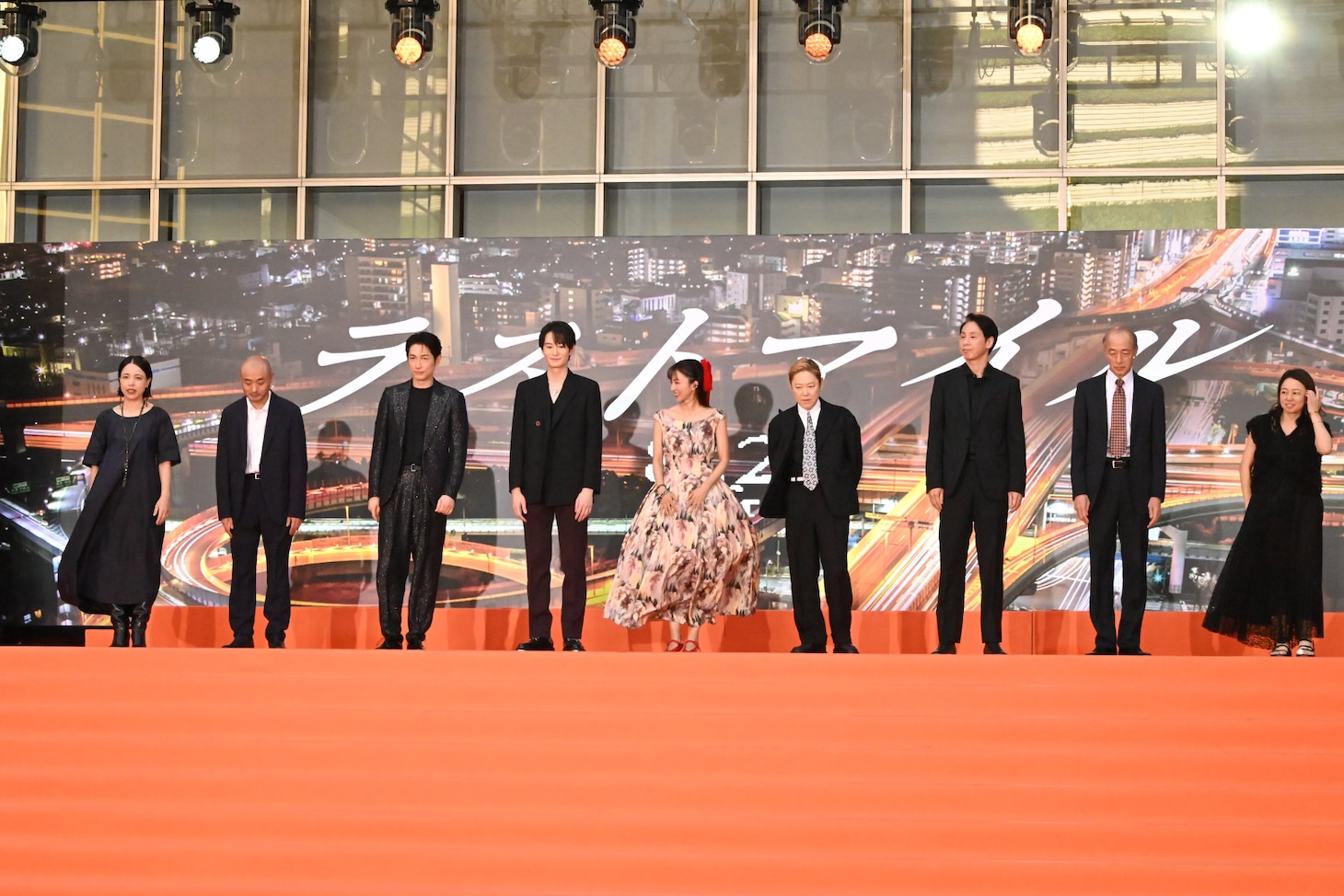 左から安藤玉恵、宇野祥平、ディーン・フジオカ、岡田将生、満島ひかり、阿部サダヲ、大倉孝二、酒向芳、塚原あゆ子。