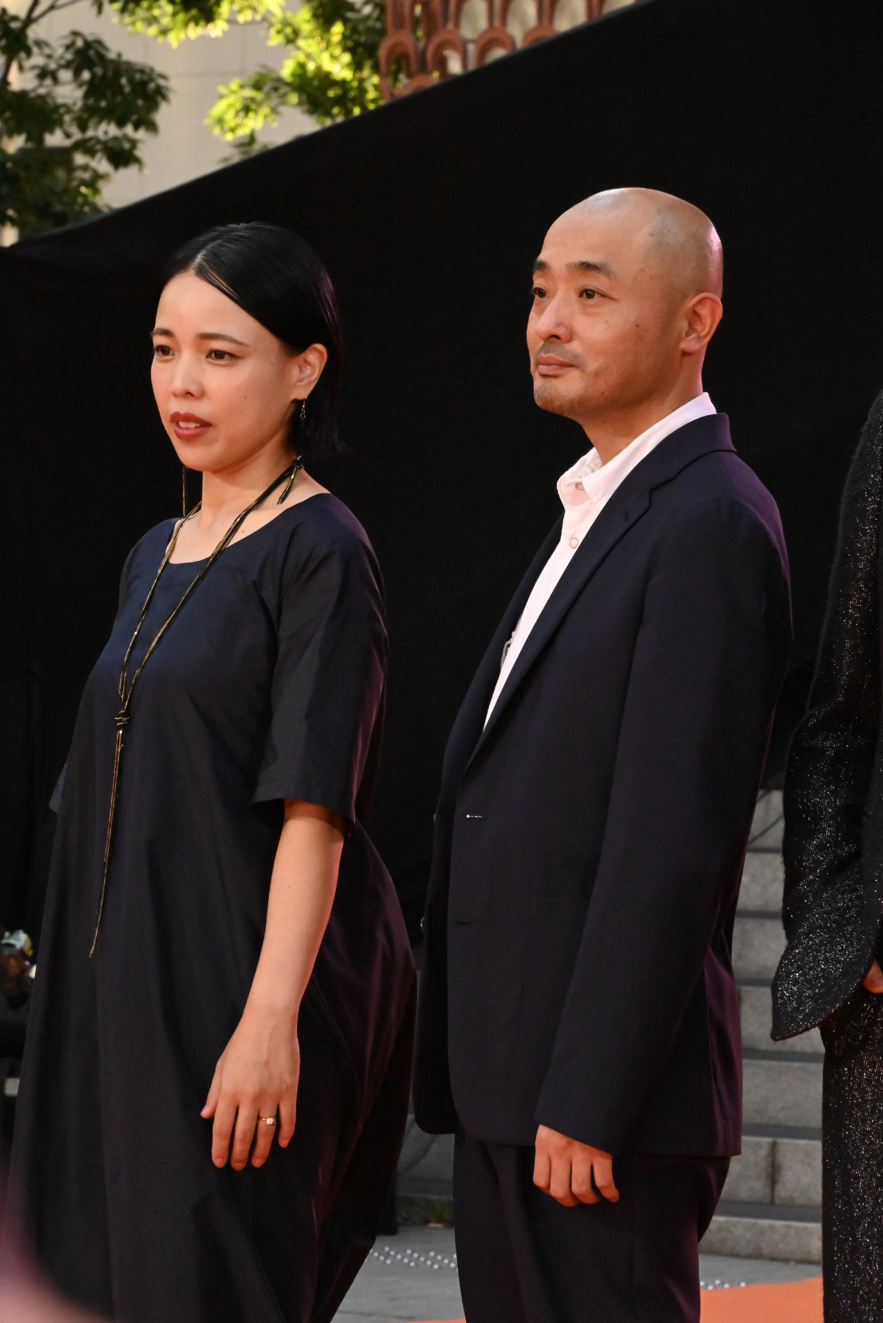 左から安藤玉恵、宇野祥平。