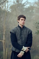 ニコラス・ガリツィン演じるジョージ・ヴィリアーズ。