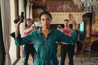 Netflix映画「ナイスガールズ in ニース」場面写真