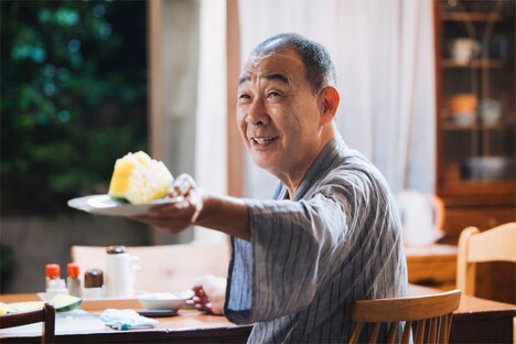 吉見寅吉役のでんでん。