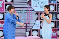 左から丸山礼、黒島結菜。