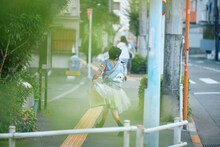 「チャチャ」撮影現場にて、伊藤万理華。