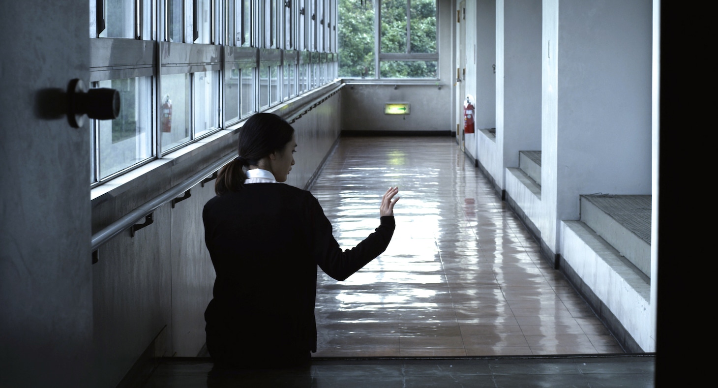 「息を殺して」場面写真