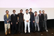 「静かなるドン2」舞台挨拶の様子。左から鳴瀬聖人、山中柔太朗、本宮泰風、伊藤健太郎、深水元基、三宅弘城、坪倉由幸、藤井アキト。