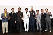 「静かなるドン2」舞台挨拶の様子。左から鳴瀬聖人、山中柔太朗、本宮泰風、伊藤健太郎、深水元基、三宅弘城、坪倉由幸、藤井アキト。