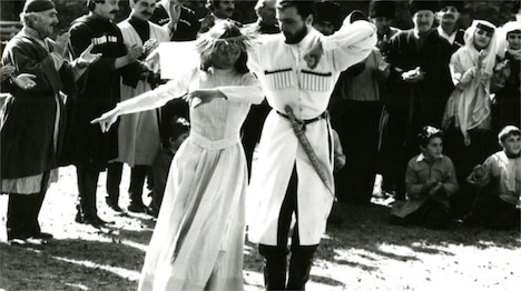 「昼は夜より長い」場面写真