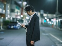 「Colors Under the Streetlights」場面写真