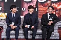 左から西島秀俊、瀬戸康史、小林隆。