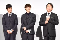 左から西島秀俊、瀬戸康史、小林隆。