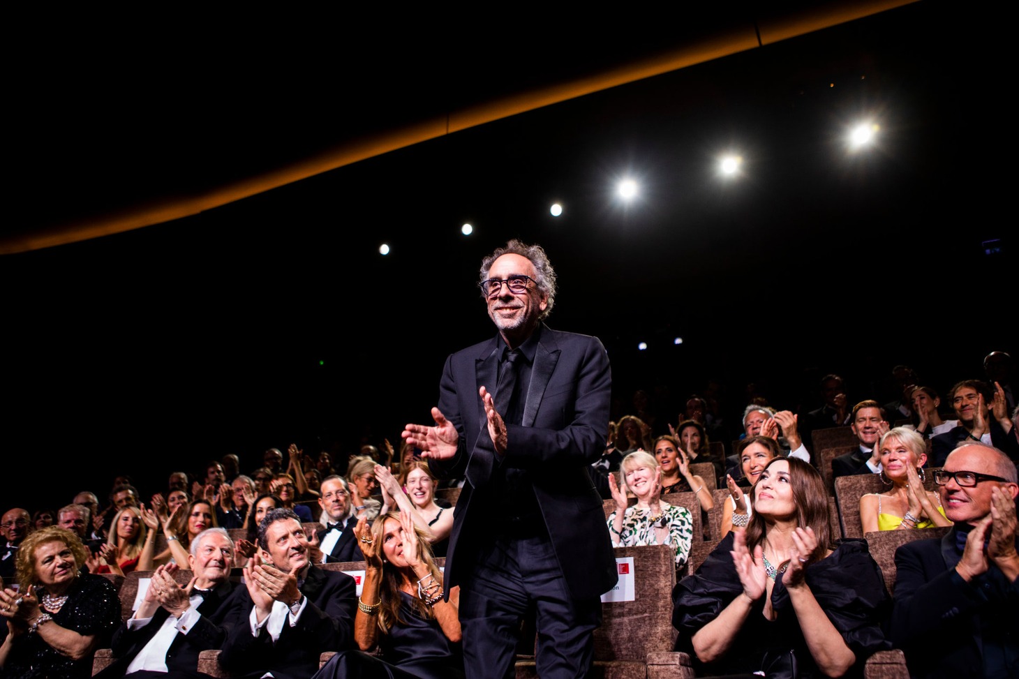 「ビートルジュース ビートルジュース」ワールドプレミアで拍手を浴びるティム・バートン。