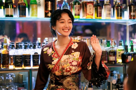 須賀野かすみ役の入山法子。