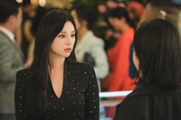 Netflixシリーズ「涙の女王」独占配信中