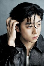 ar（アール）10月号特別版より、チェ・ジョンヒョプ。