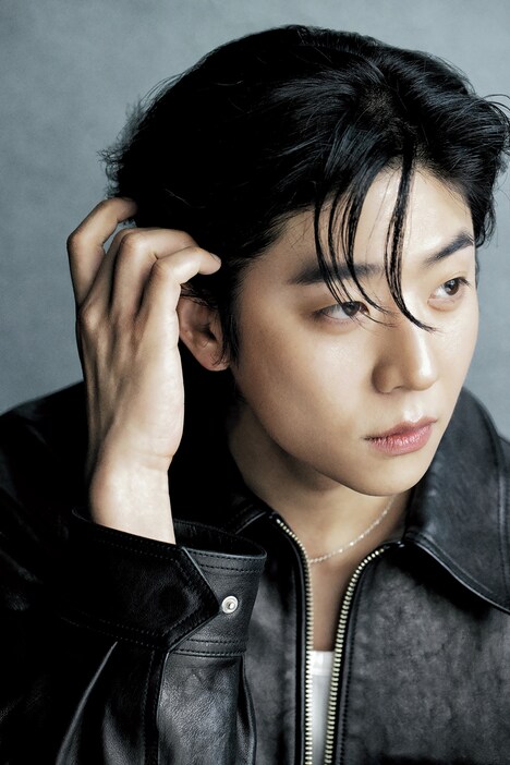 ar（アール）10月号特別版より、チェ・ジョンヒョプ。