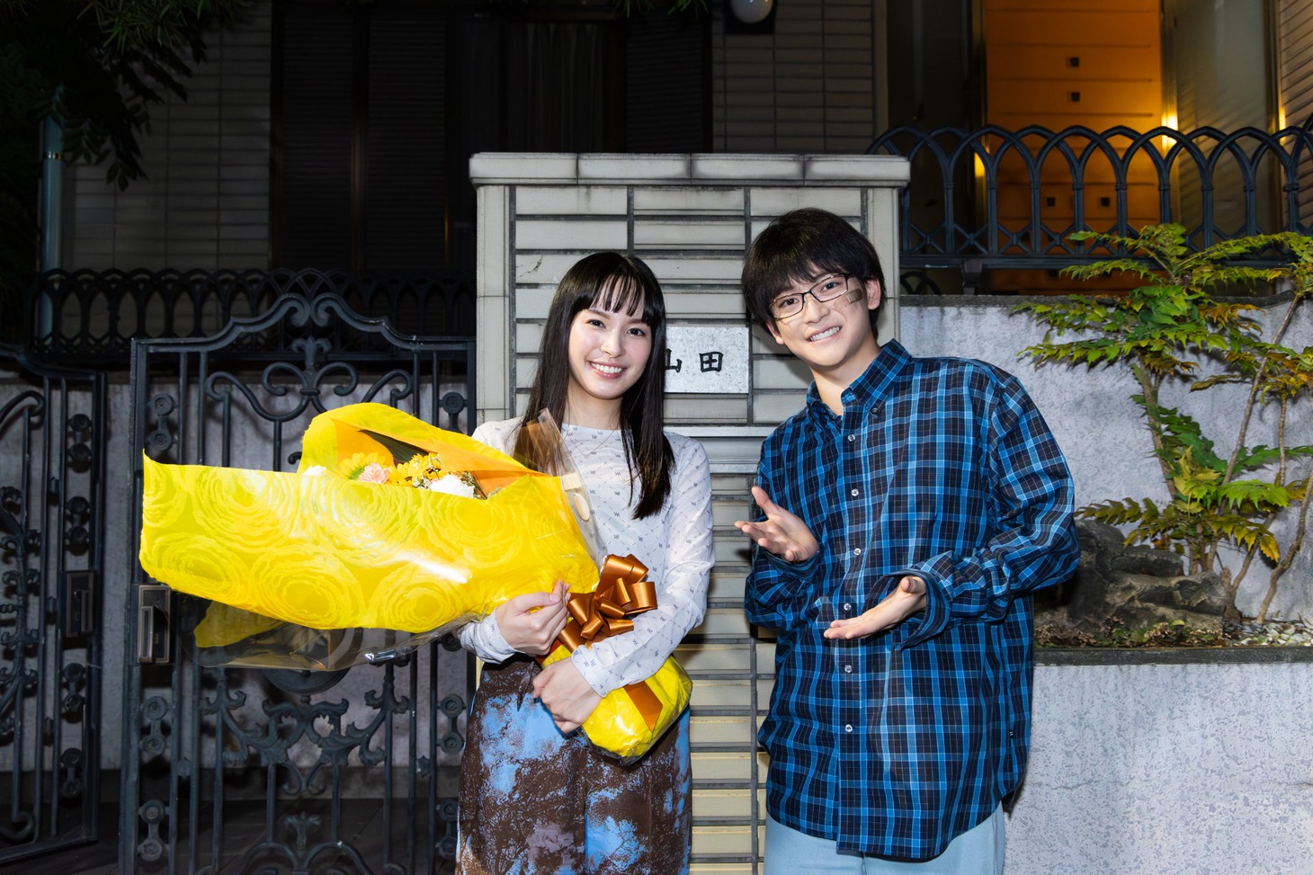 高橋文哉（右）と関水渚（左）。