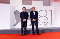 左から黒沢清、映画祭ディレクターのアルベルト・バルベーラ。(c)Kazuko Wakayama