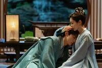 中国ドラマ「長風渡～あなたと綴る、運命の縁～」より、左からバイ・ジンティン（白敬亭）演じる顧九思、ソン・イー（宋軼）演じる柳玉茹。