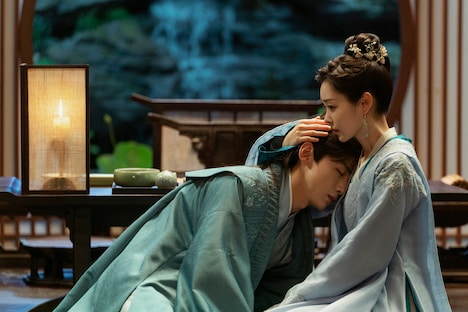 中国ドラマ「長風渡～あなたと綴る、運命の縁～」より、左からバイ・ジンティン（白敬亭）演じる顧九思、ソン・イー（宋軼）演じる柳玉茹。