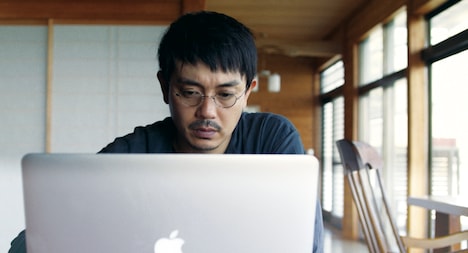 「孤独な楽園」場面写真