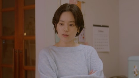 ドラマ「めんつゆひとり飯2」より、筧美和子演じる面堂草子。