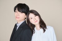 「スノードロップの初恋」より、左から片岡朔弥役の宮世琉弥、望月奈雪役の小野花梨。