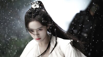 中国ドラマ「東宮の花嫁～月夜に咲く、真実の愛～」より、シュー・ジェンジェン（徐軫軫）演じる殺し屋・月見。皇太子の命を奪おうとしていたが彼に惹かれていく