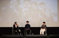 「odessa Midnight Movies vol. 21『奥山大史オールナイト』」の様子。左からMCを務めた森直人、奥山大史、池松壮亮。