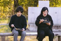 「フリークスの雨傘」場面写真