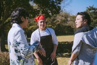 「フリークスの雨傘」場面写真