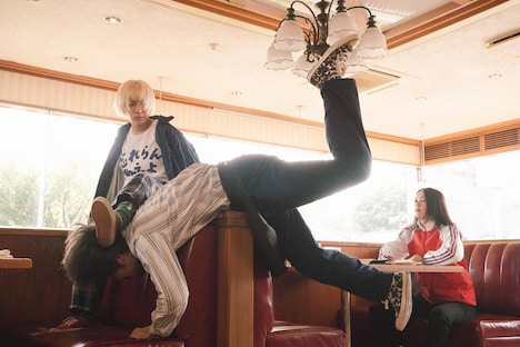 「ベイビーわるきゅーれ エブリデイ！」場面写真