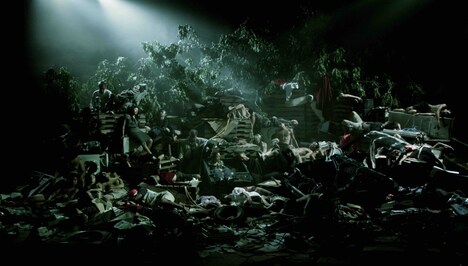 「Earth」場面写真（Photo by Singapore Art Museum, courtesy of the artist and Kiang Malingue）