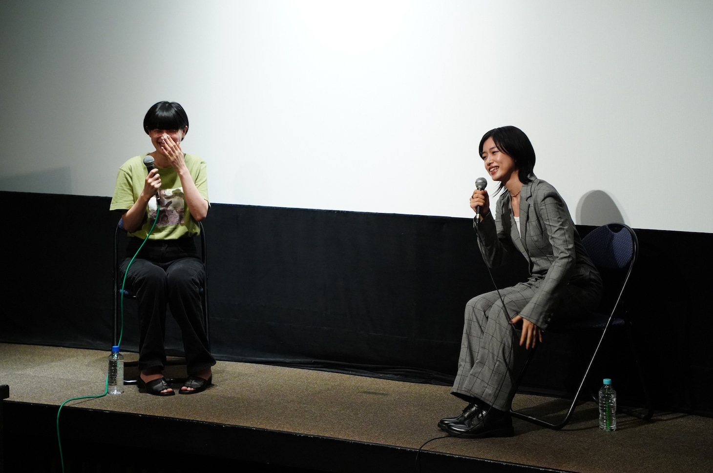 左から山中瑶子、河合優実